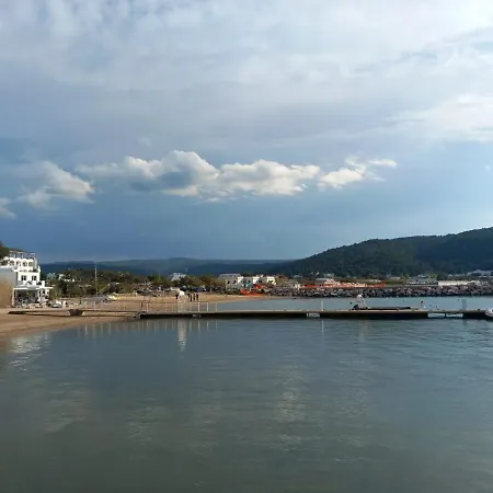 別荘 La Casa Al Mare ペスキチ